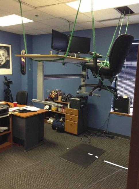 20 Of The Funniest Office Pranks You Will Ever See