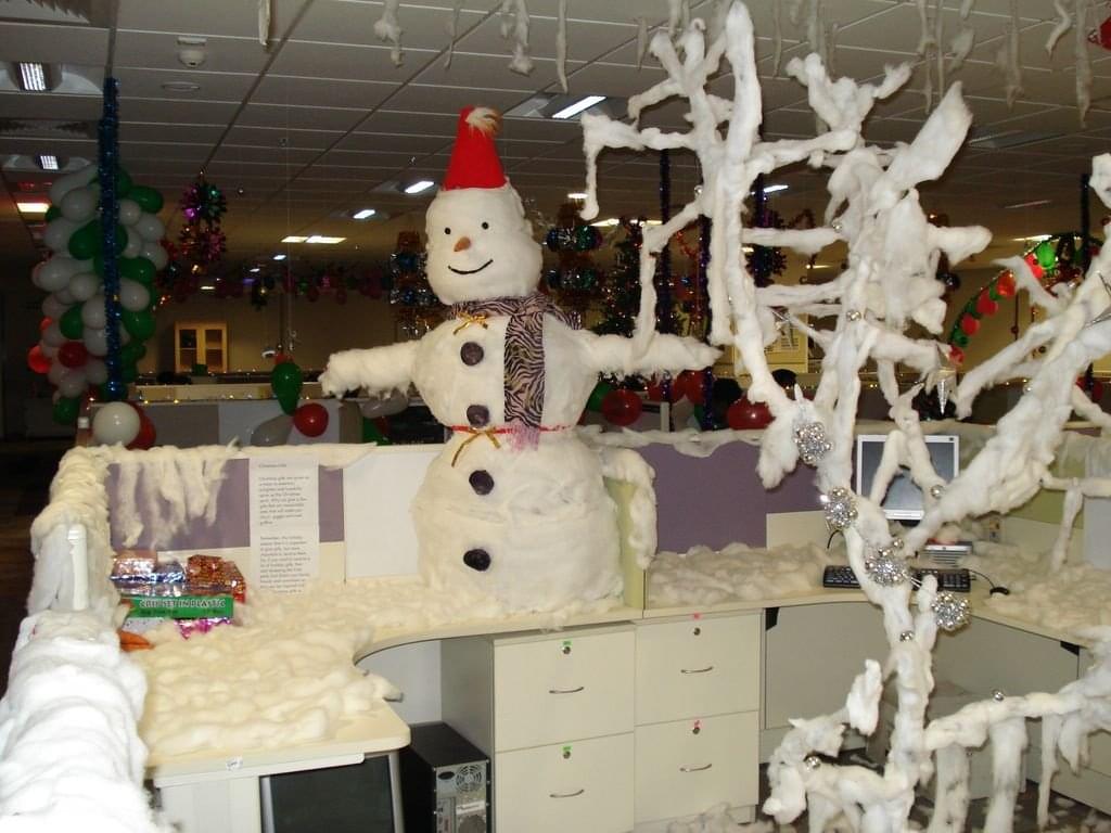 19 Of The Best And Worst Office Christmas Decorations You Ve Ever Seen