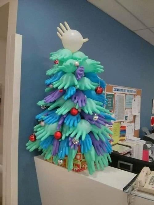 19 of the Best and Worst Office Christmas Decorations You\'ve Ever Seen