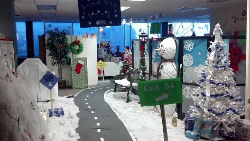 19 Of The Best And Worst Office Christmas Decorations You Ve Ever Seen