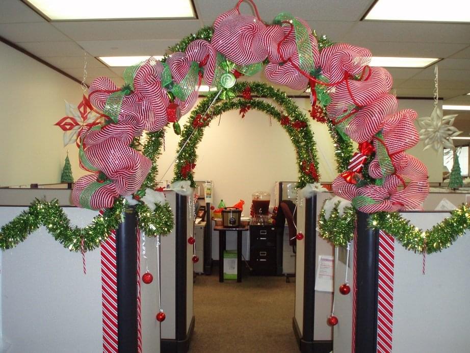 christmas cubicle